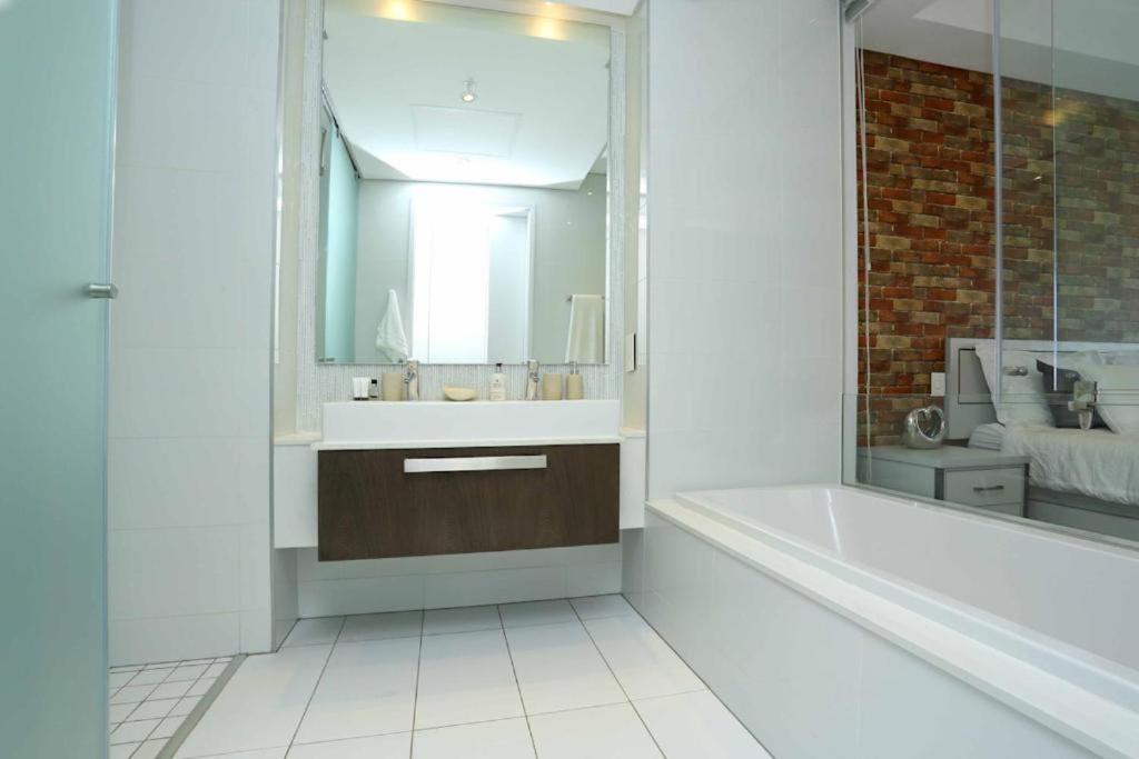 Sandton Skye Apartments Johannesburg Exterior photo