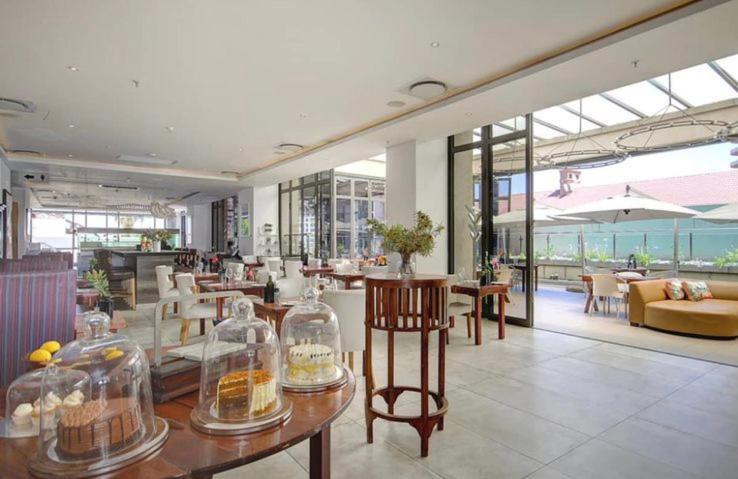 Sandton Skye Apartments Johannesburg Exterior photo