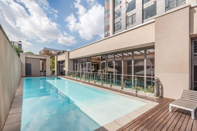 Sandton Skye Apartments Johannesburg Exterior photo